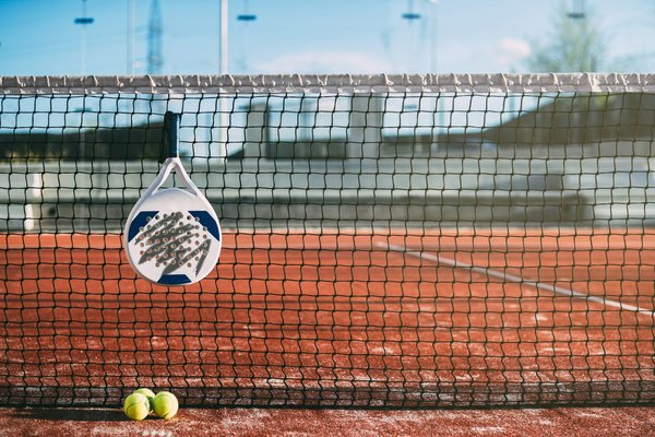 Tout savoir sur le padel : guide pour tous les niveaux